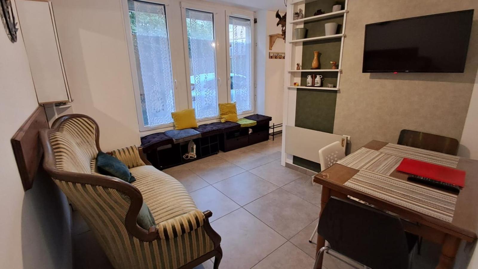 Apartment Joli Avec Cour Interieure *